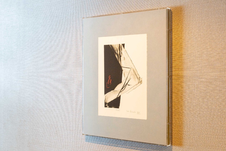 凛とした空気を生み出す篠田 桃紅氏の作品 | 溜池山王駅直結(東京