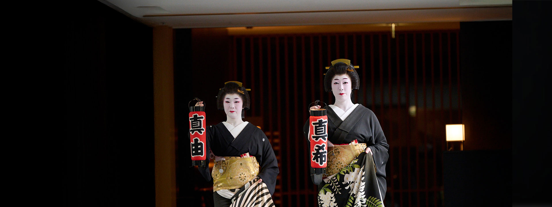 赤坂芸者によるロビーパフォーマンス Akasaka geishas　　143556