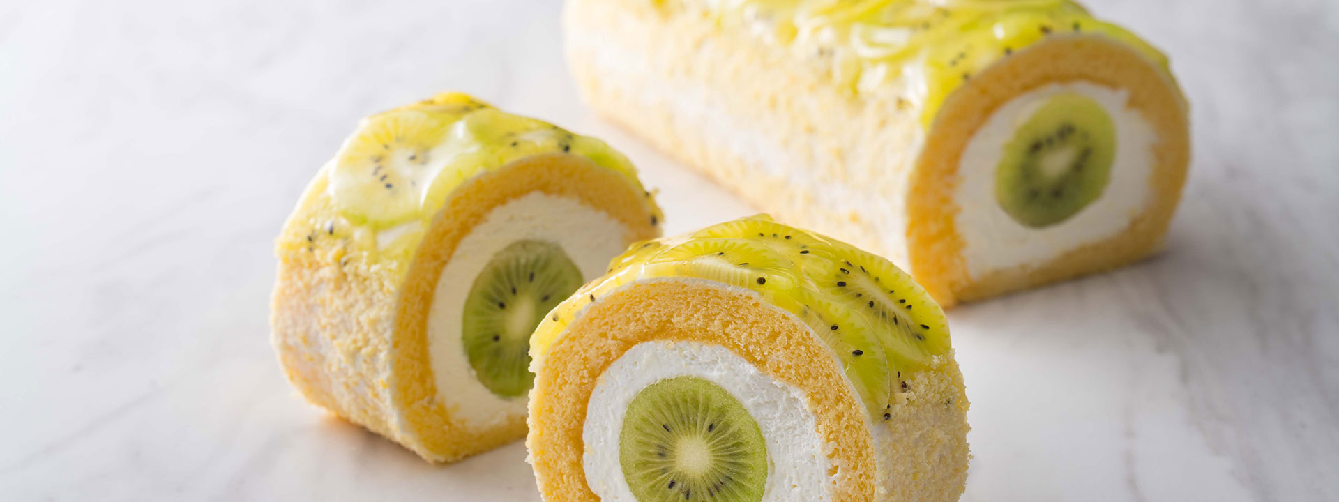 Kiwi roll cake