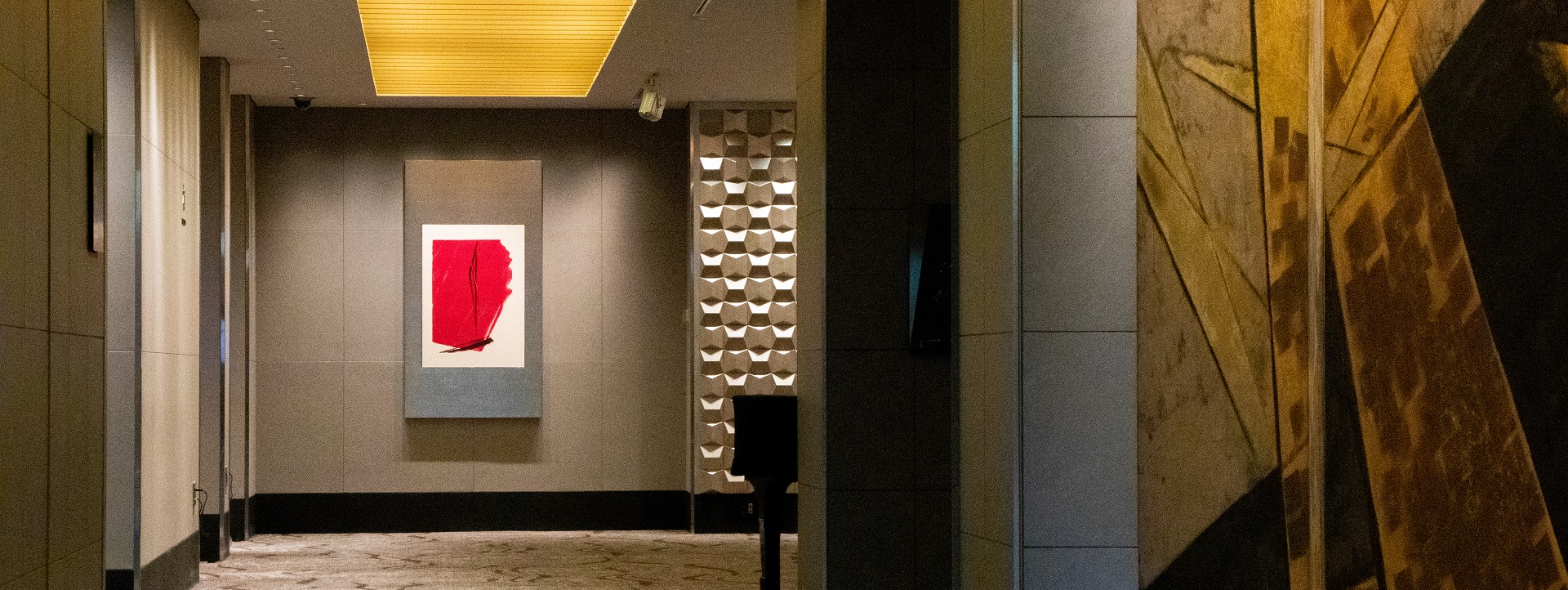 Shinoda Toko's work creates a dignified atmosphere