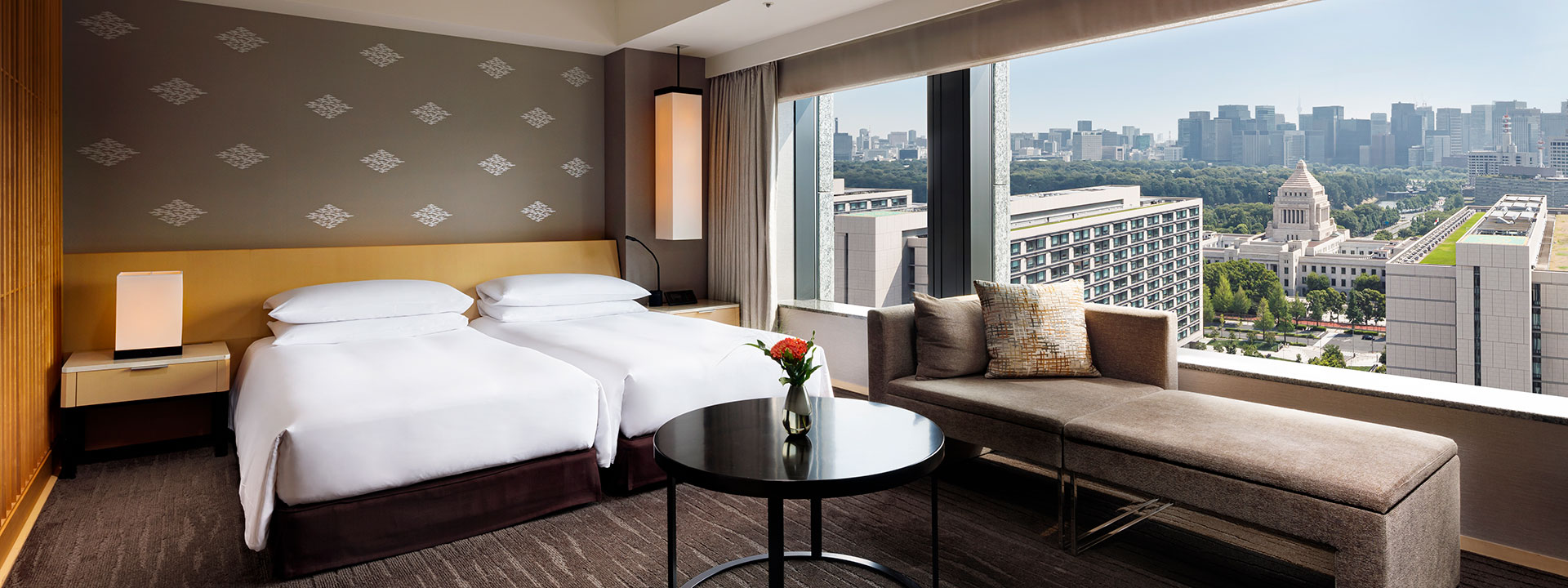 Deluxe Hollywood Twin