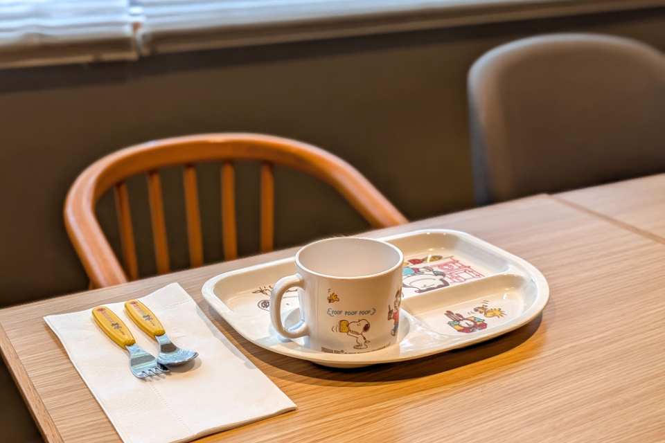 お子様用の椅子・食器