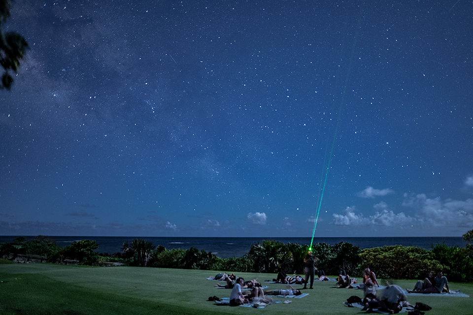 レーザーポインターを使って星空案内