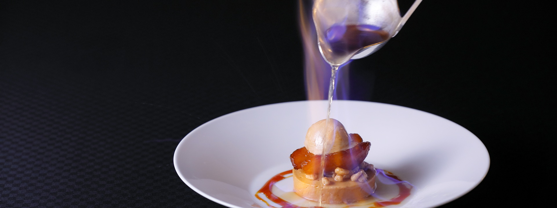 Pear flambé with Earl Grey tea aroma