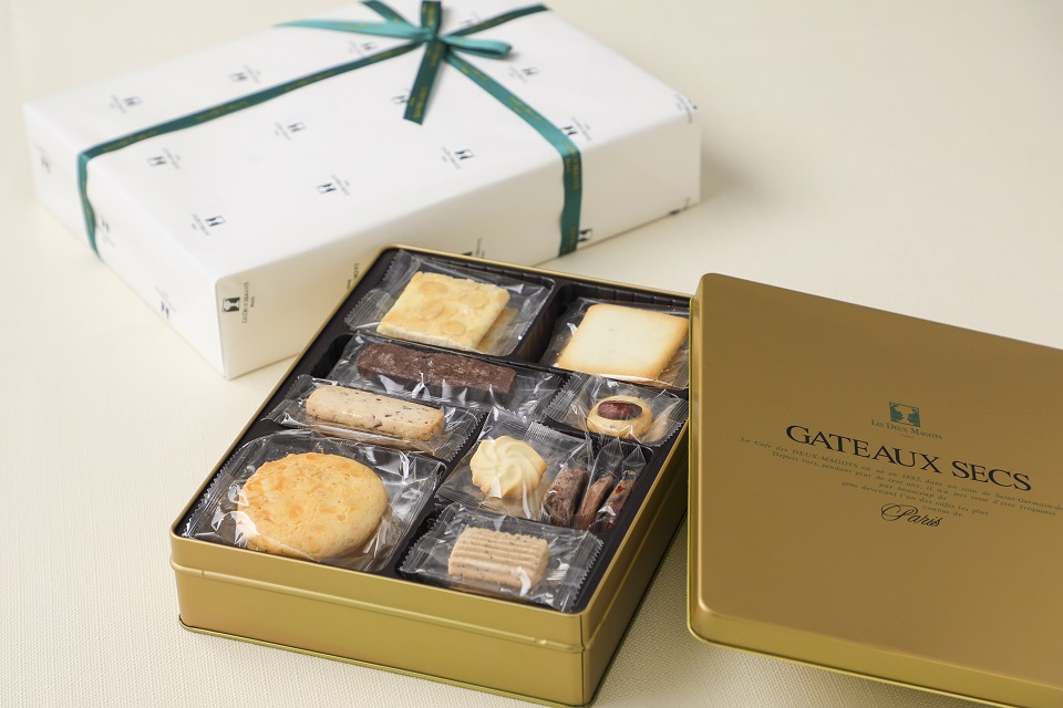 *The photo shows a small cookie set.
