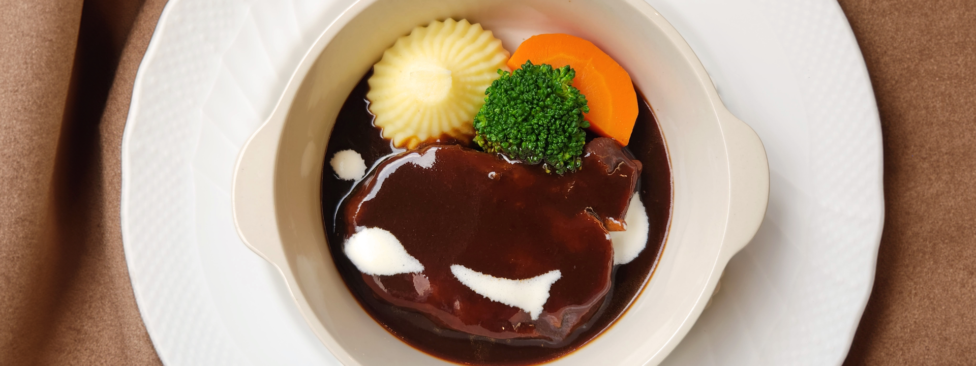 ~浓厚的浓醇和余韵品尝牛舌的秋季一品~柔软牛舌的多明格拉斯酱风味