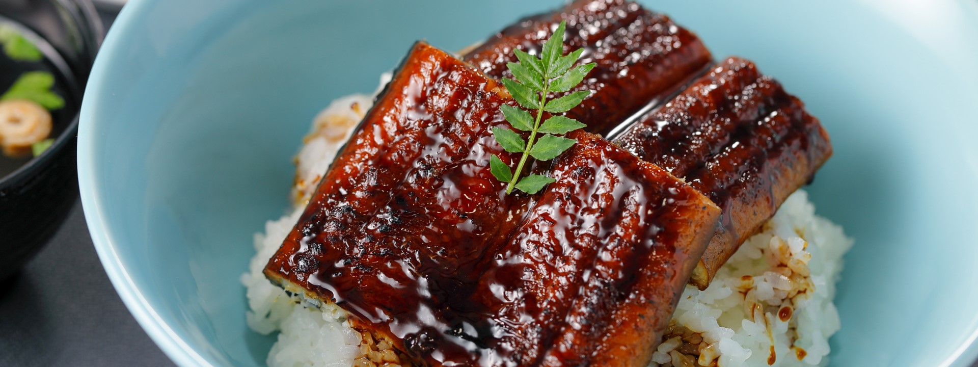 ~Delicious female eel from Isshiki, Mikawa~ "Tsuyaunagi" eel bowl