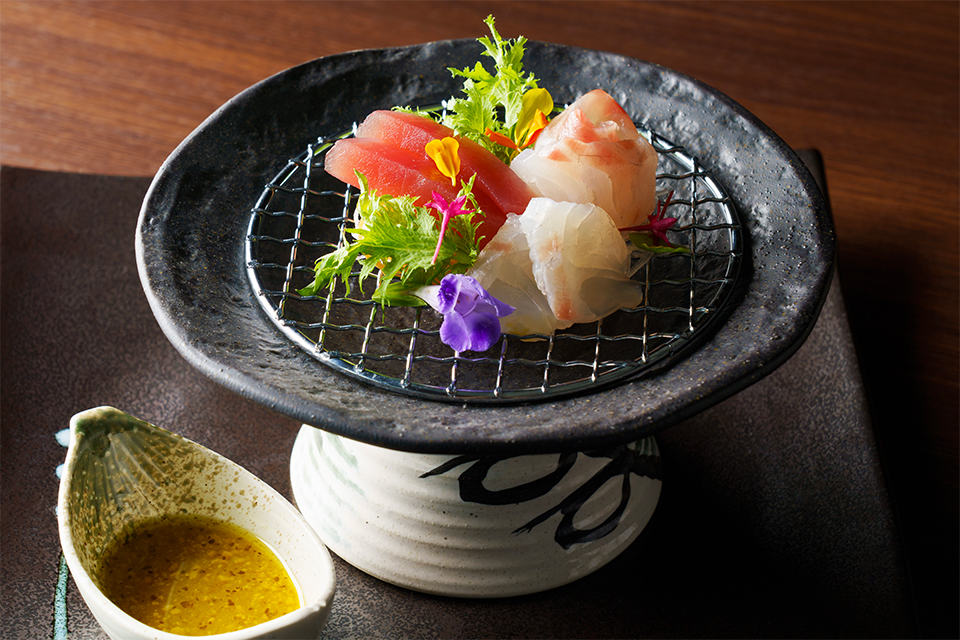 本日、三種のお刺身盛り シェフおすすめ伊豆味噌と柚子胡椒のディップとともに