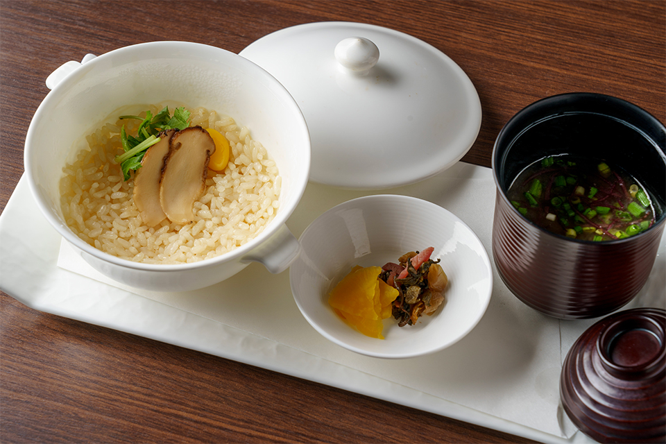 南伊豆産のお米で炊き上げた 松茸のココットごはん