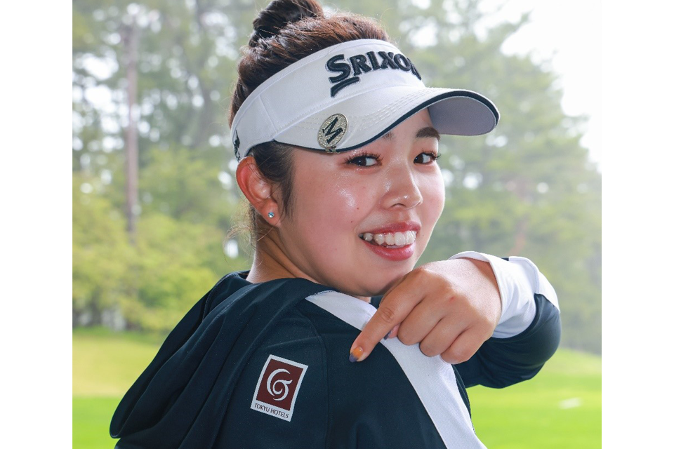 Miyu Yamashita wearing the "TOKYU HOTELS" logo on her uniform